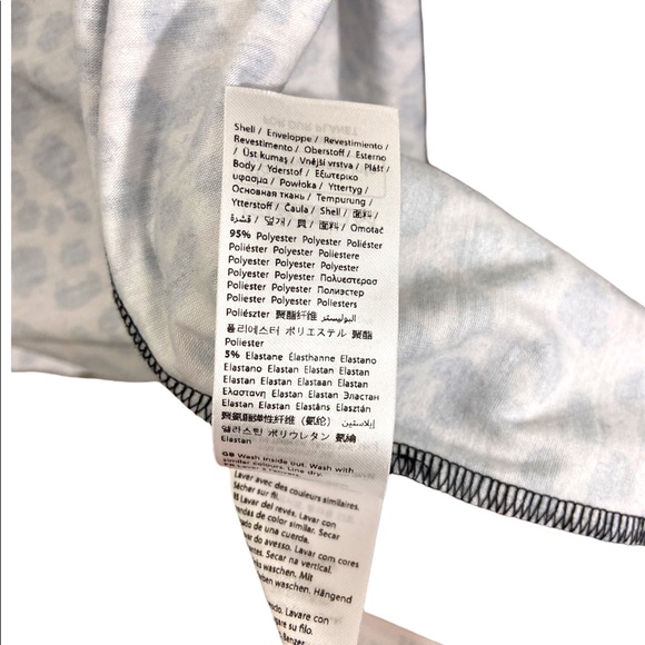 CHEETAH PRINT WRAP-AROUND LONG SLEEVE, V-NECK TOP, STRAIGHT SLEEVES, SIZE XS - Picture 10 of 10